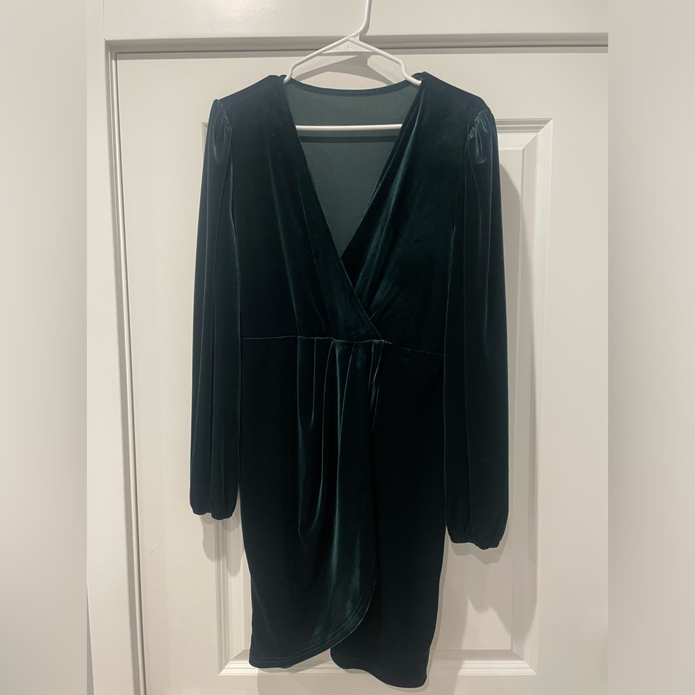 Short mini, Long sleeve green velvet dress